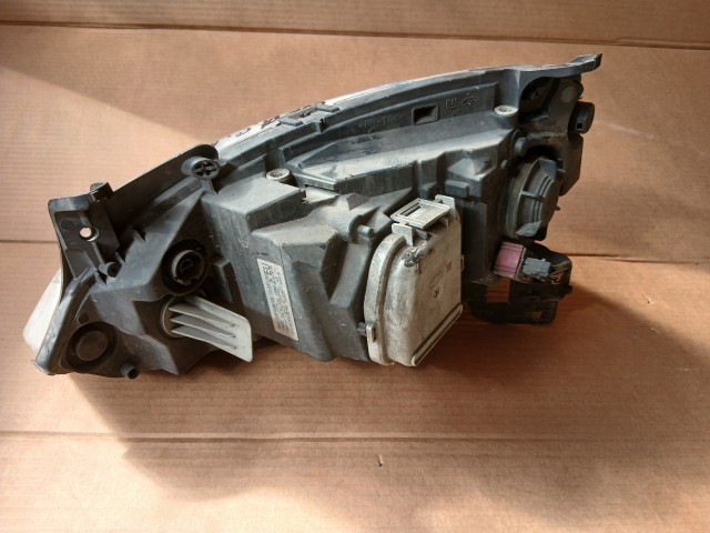 10021 Opel Corsa C 2000-2009 Lámpa , Fényszóró Használt Projektoros Jobb első