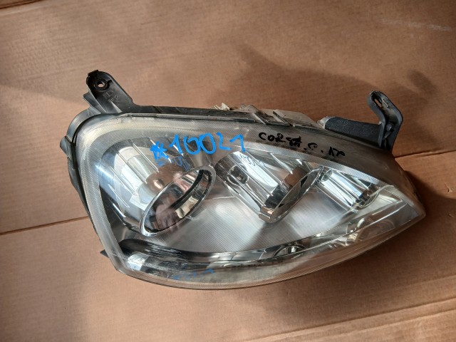 10021 Opel Corsa C 2000-2009 Lámpa , Fényszóró Használt Projektoros Jobb első