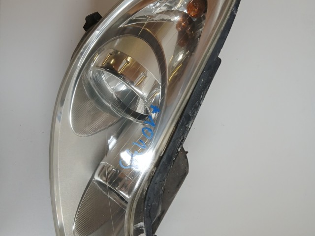 10139 Opel Corsa D 2006-2014 Lámpa , Fényszóró Használt Jobb első