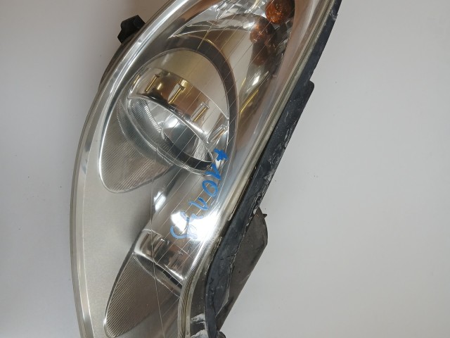 10139 Opel Corsa D 2006-2014 Lámpa , Fényszóró Használt Jobb első
