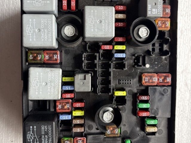 Opel Corsa E 2014- 2014 Bcm motortér