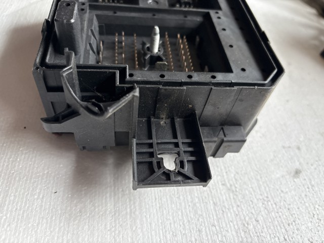 Opel Corsa E 2014- 2014 Bcm motortér