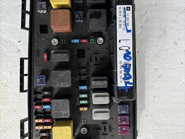 Opel Zafira B 2005-2014 2005-2014 Bcm motortér Használt