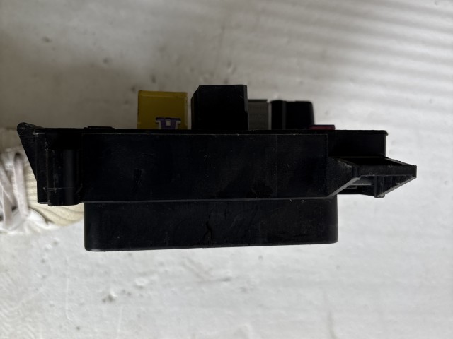 Opel Zafira B 2005-2014 2005-2014 Bcm motortér Használt