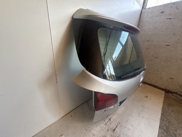 11668 Opel Astra J kombi 2009-2015 Csomagtérajtó Használt Z176 Ezüst