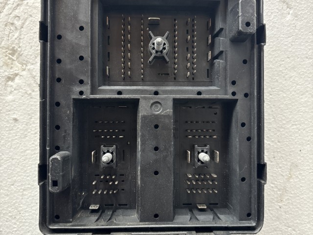 Opel Corsa E 2014- 2014-2019 Bcm motortér Használt