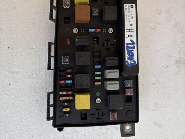 Opel Astra H 2004-2010 2004-2010 Bcm motortér Használt