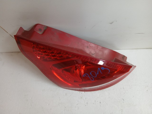 8019 Ford Fiesta 2008-2017 Lámpa , Fényszóró Használt Bal hátsó