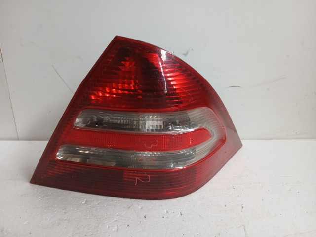3182 Mercedes Benz C-Class W203 2000-2007 Lámpa , Fényszóró Használt  Jobb hátsó