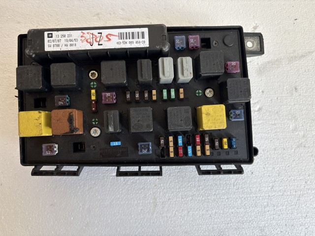 Opel Astra H 2004-2010 2004-2010 Bcm motortér Használt
