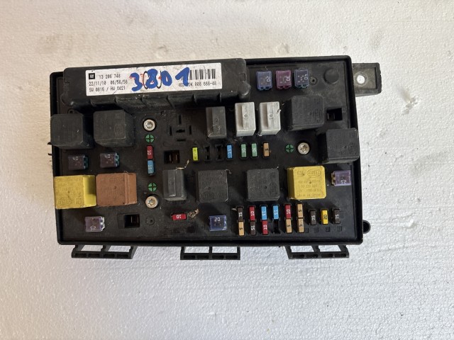 Opel Astra H 2004-2010 2004-2010 Bcm motortér Használt