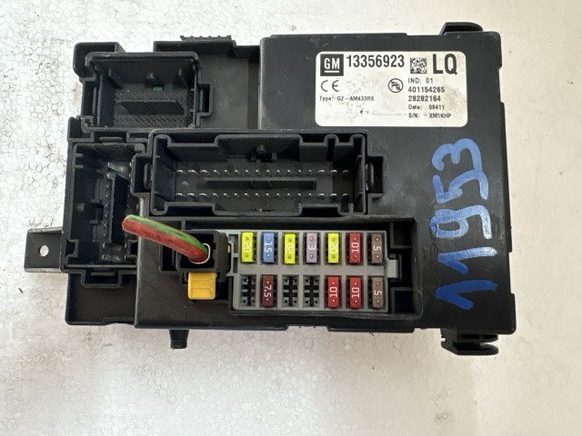 Opel Meriva B 2010-2017 Bcm motortér Használt